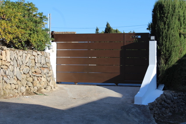 villa-benissa-rent-Puerta Principal 1