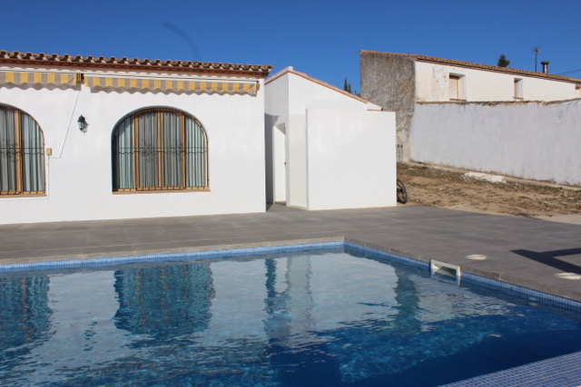 villa-benissa-rent-bano-ext